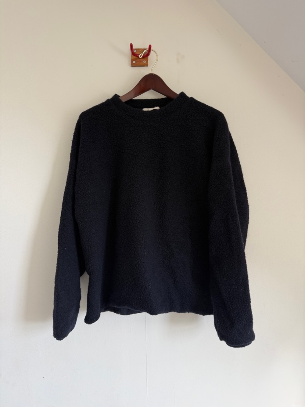 sula Cozy Crewneck Fleece Sweater with satin lining - Black